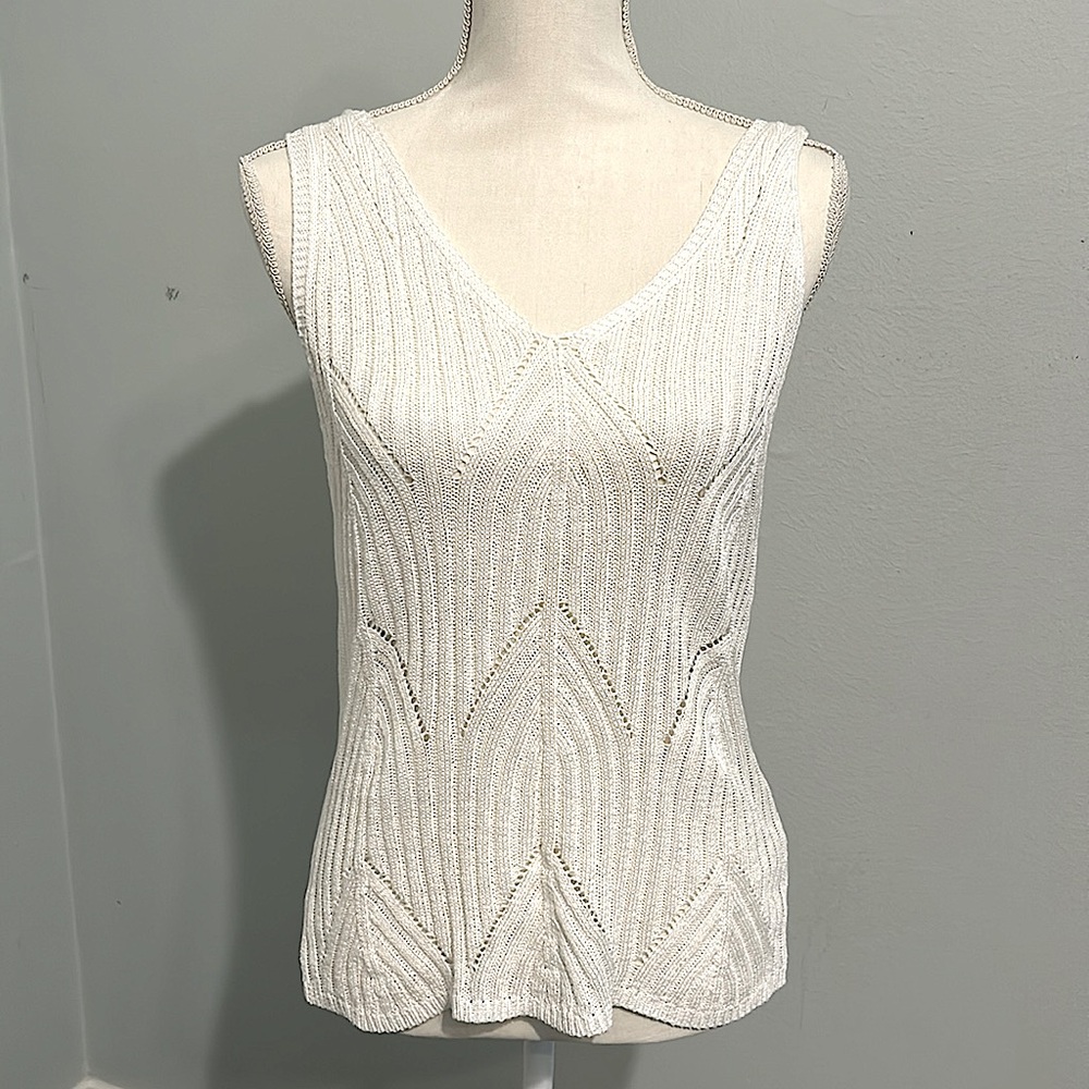 NWT white sleeveless blouse S-M size.
